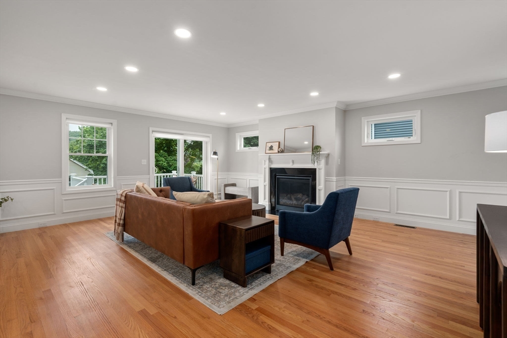 Waltham, Massachusetts, 02453, United States, 4 Bedrooms Bedrooms, ,5 BathroomsBathrooms,Residential,For Sale,1927253