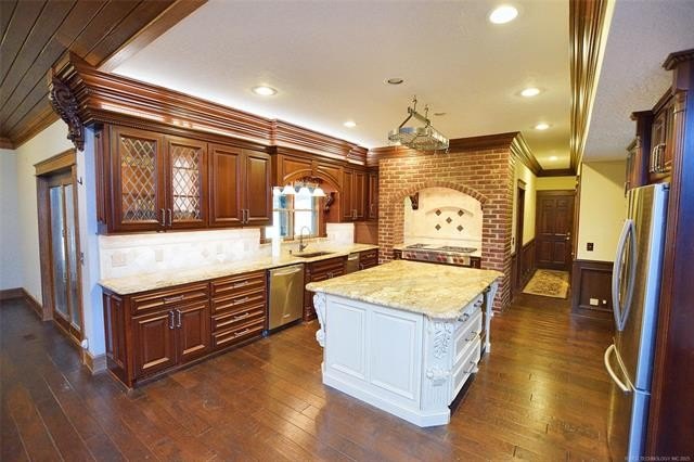 Tahlequah, Oklahoma, 74464, United States, 4 Bedrooms Bedrooms, ,4 BathroomsBathrooms,Residential,For Sale,1975818