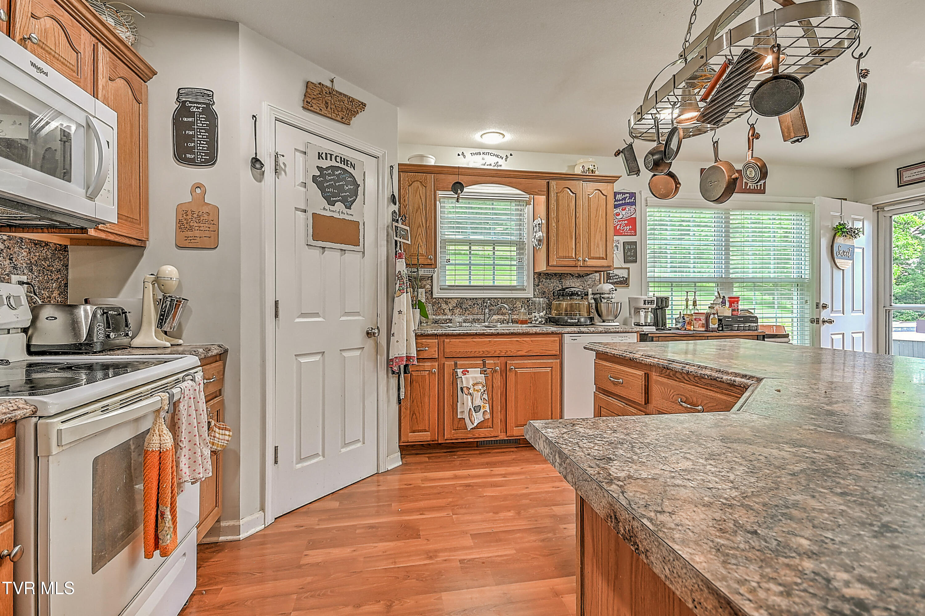 Chuckey, Tennessee, 37641, United States, 3 Bedrooms Bedrooms, ,2 BathroomsBathrooms,Residential,For Sale,1872161