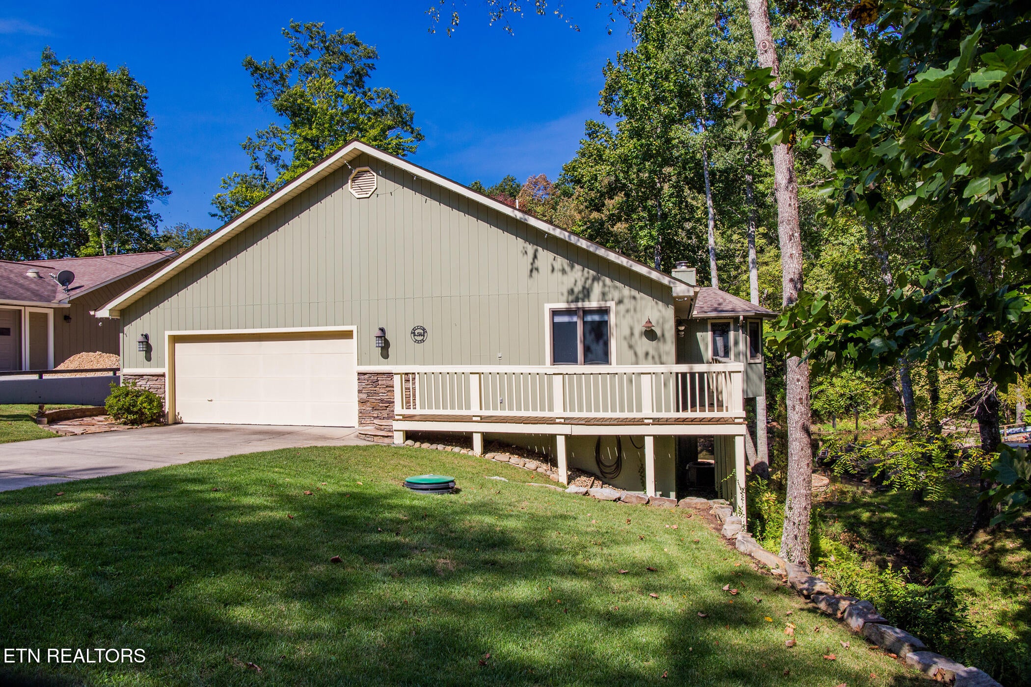 Meadowview Dr, Crossville, TN 38558