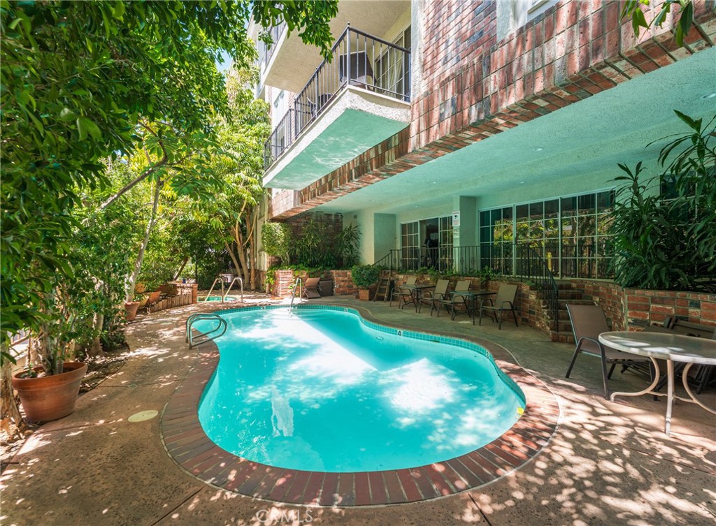 Los Angeles, California, 90024, United States, 2 Bedrooms Bedrooms, ,2 BathroomsBathrooms,Residential,For Sale,1828598