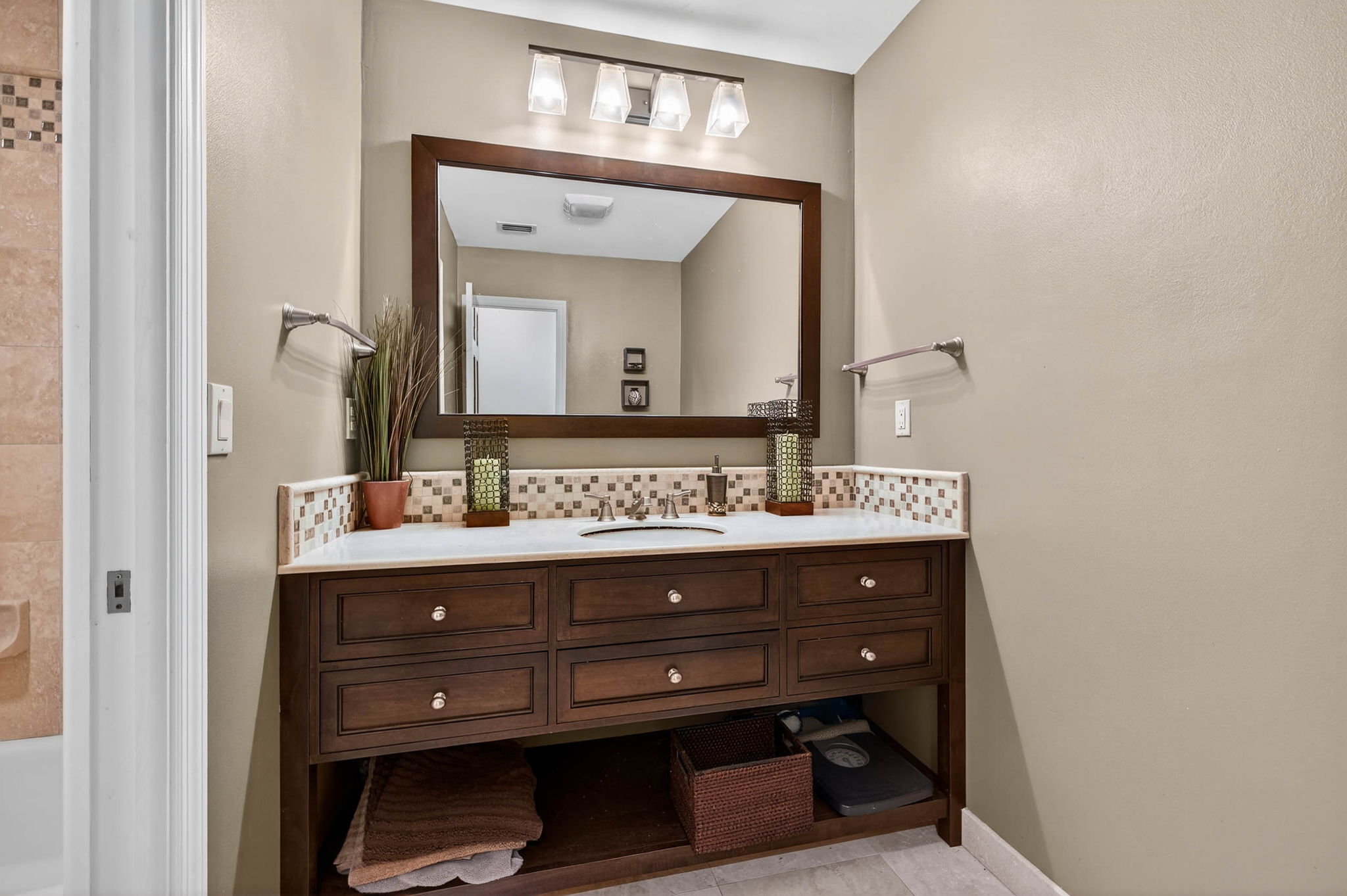 Dade City, Florida, 33525, United States, 4 Bedrooms Bedrooms, ,4 BathroomsBathrooms,Residential,For Sale,2012109