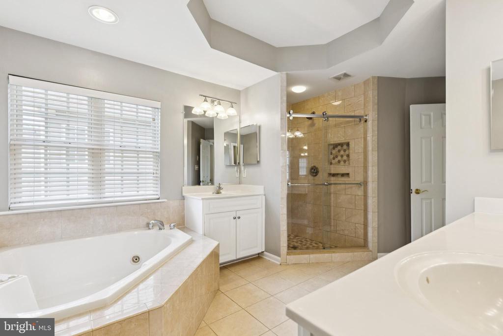 Aldie, Virginia, 20105, United States, 4 Bedrooms Bedrooms, ,4 BathroomsBathrooms,Residential,For Sale,1904270