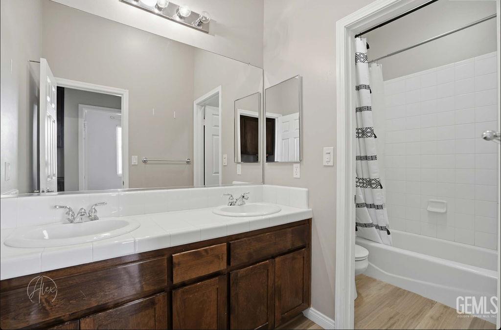 Bakersfield, California, 93306, United States, 3 Bedrooms Bedrooms, ,2 BathroomsBathrooms,Residential,For Sale,2005993