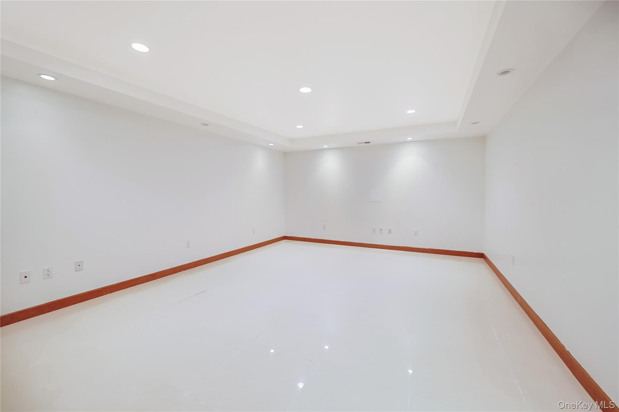  14 Belvedere Court, North Hills, NY, 11030 - 物件實景
