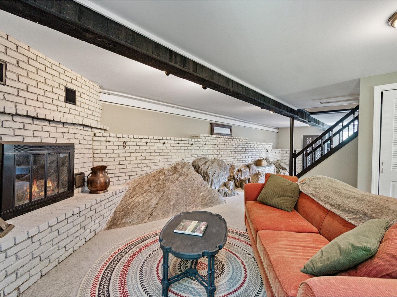 Waterbury, Vermont, 05676, United States, 2 Bedrooms Bedrooms, ,2 BathroomsBathrooms,Residential,For Sale,1938953