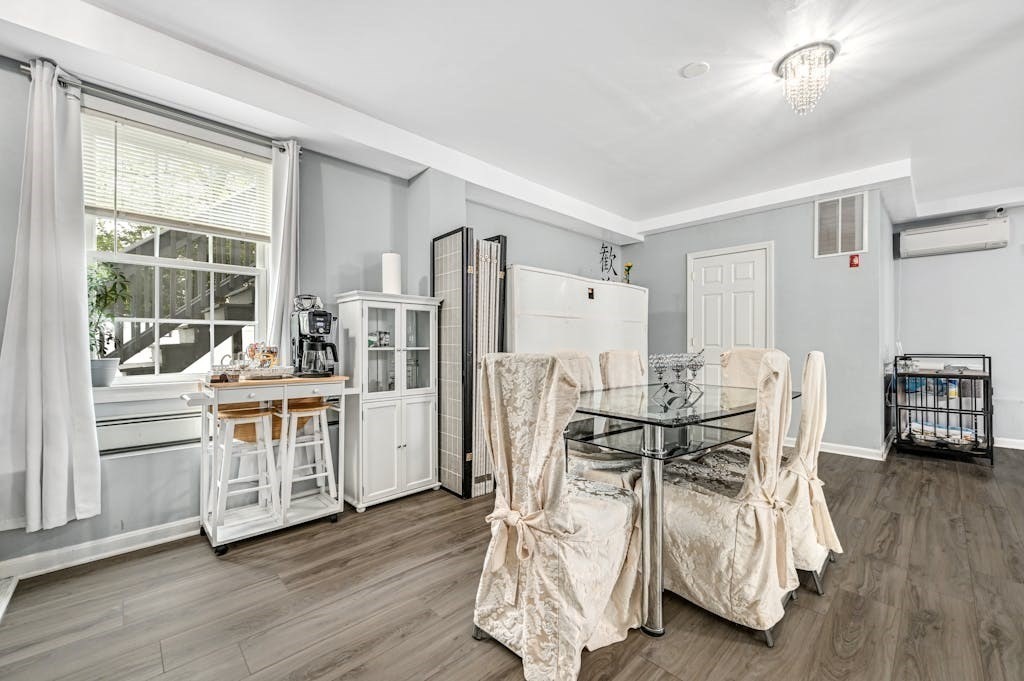 Webster, Massachusetts, 01570, United States, 3 Bedrooms Bedrooms, ,2 BathroomsBathrooms,Residential,For Sale,1937181