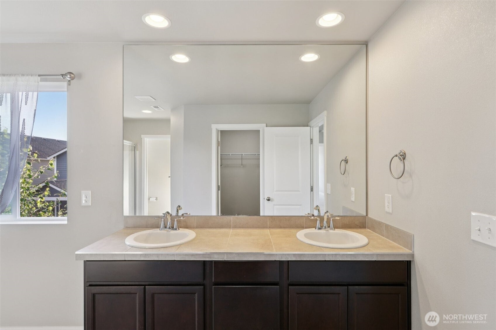 Marysville, Washington, 98271, United States, 3 Bedrooms Bedrooms, ,3 BathroomsBathrooms,Residential,For Sale,1894343