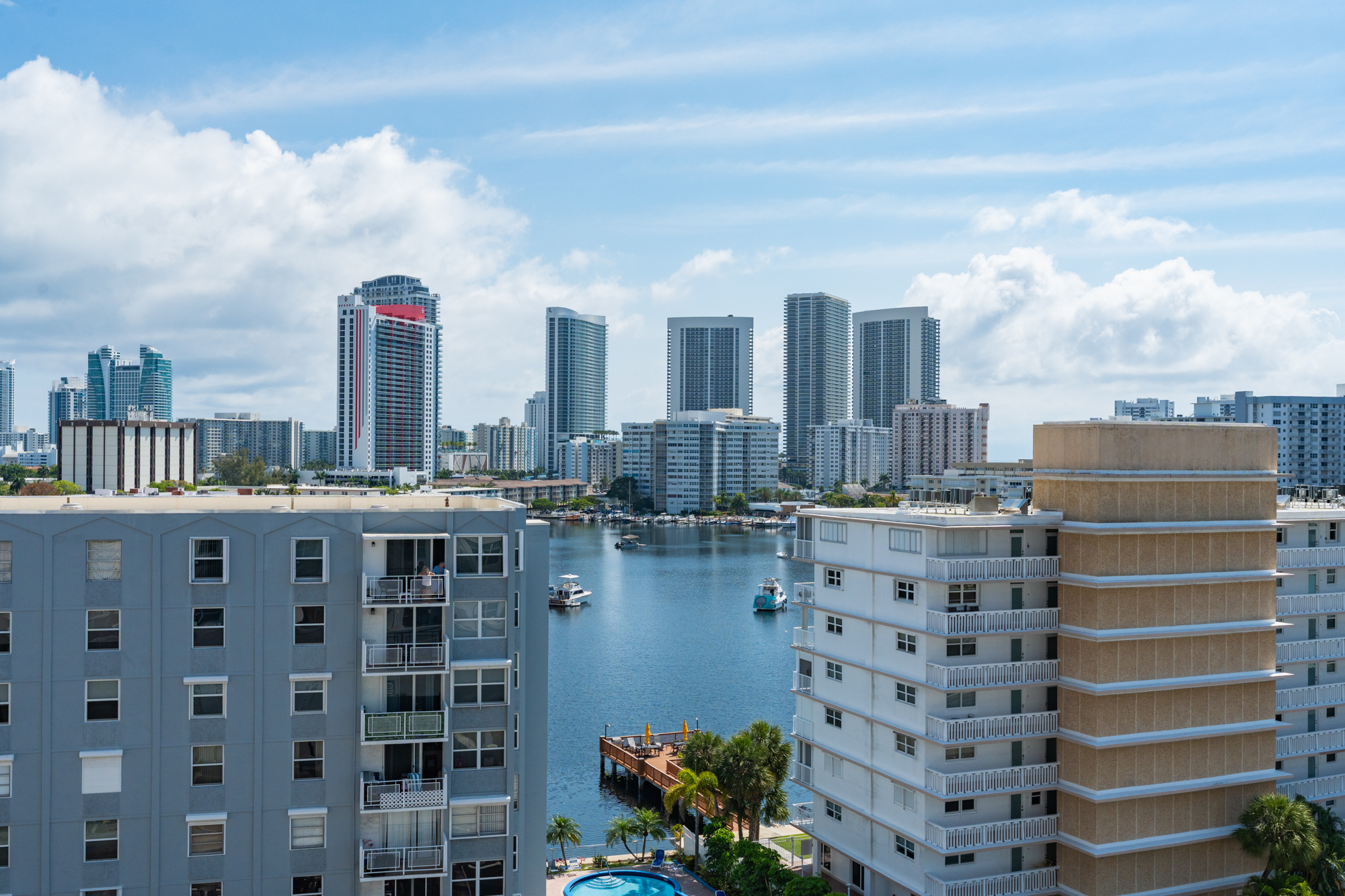  427 Golden Isles Dr, Hallandale Beach, FL, 33009 - 物件實景