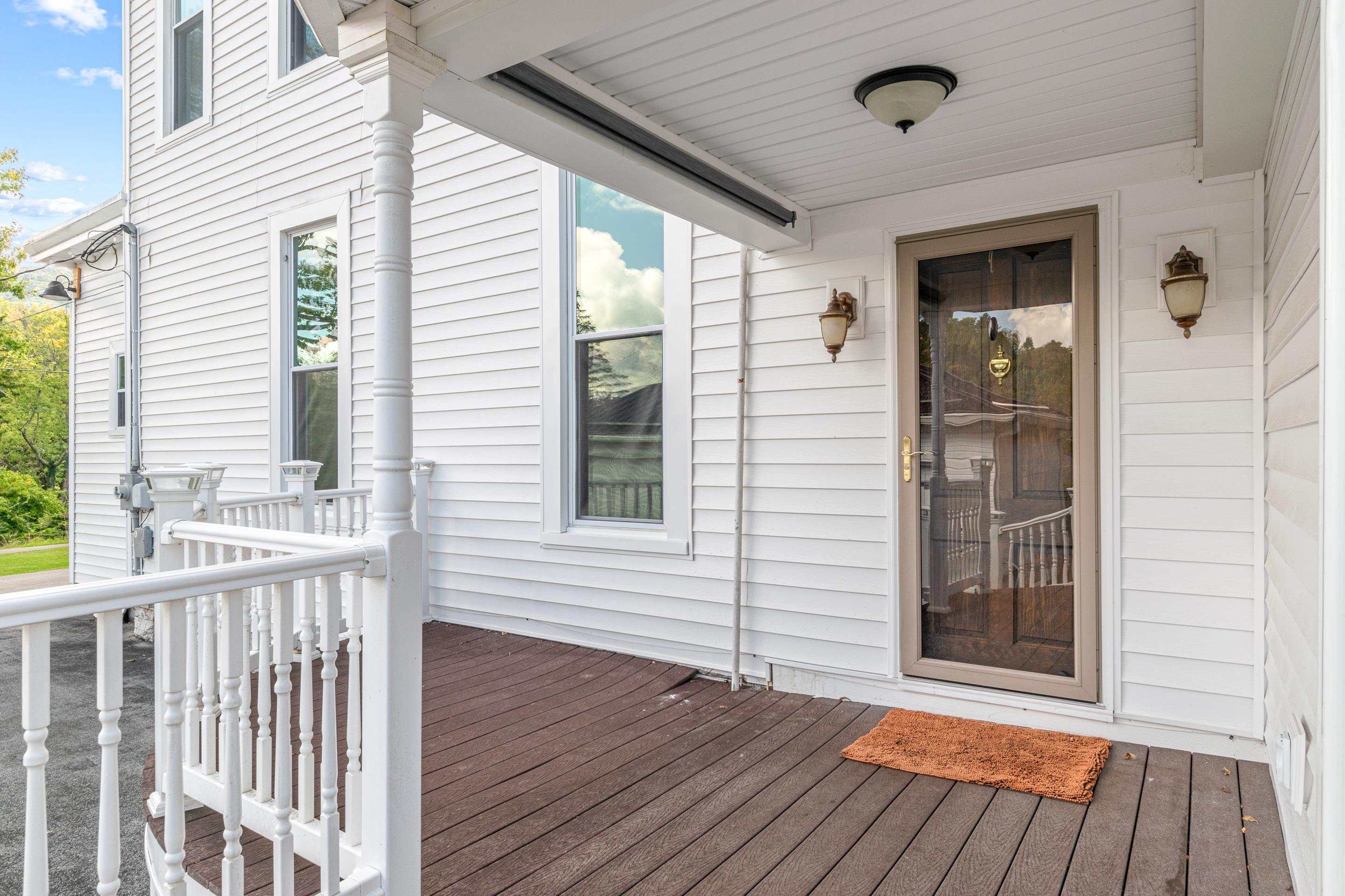 Tazewell, Virginia, 24651, United States, 6 Bedrooms Bedrooms, ,4 BathroomsBathrooms,Residential,For Sale,1905937