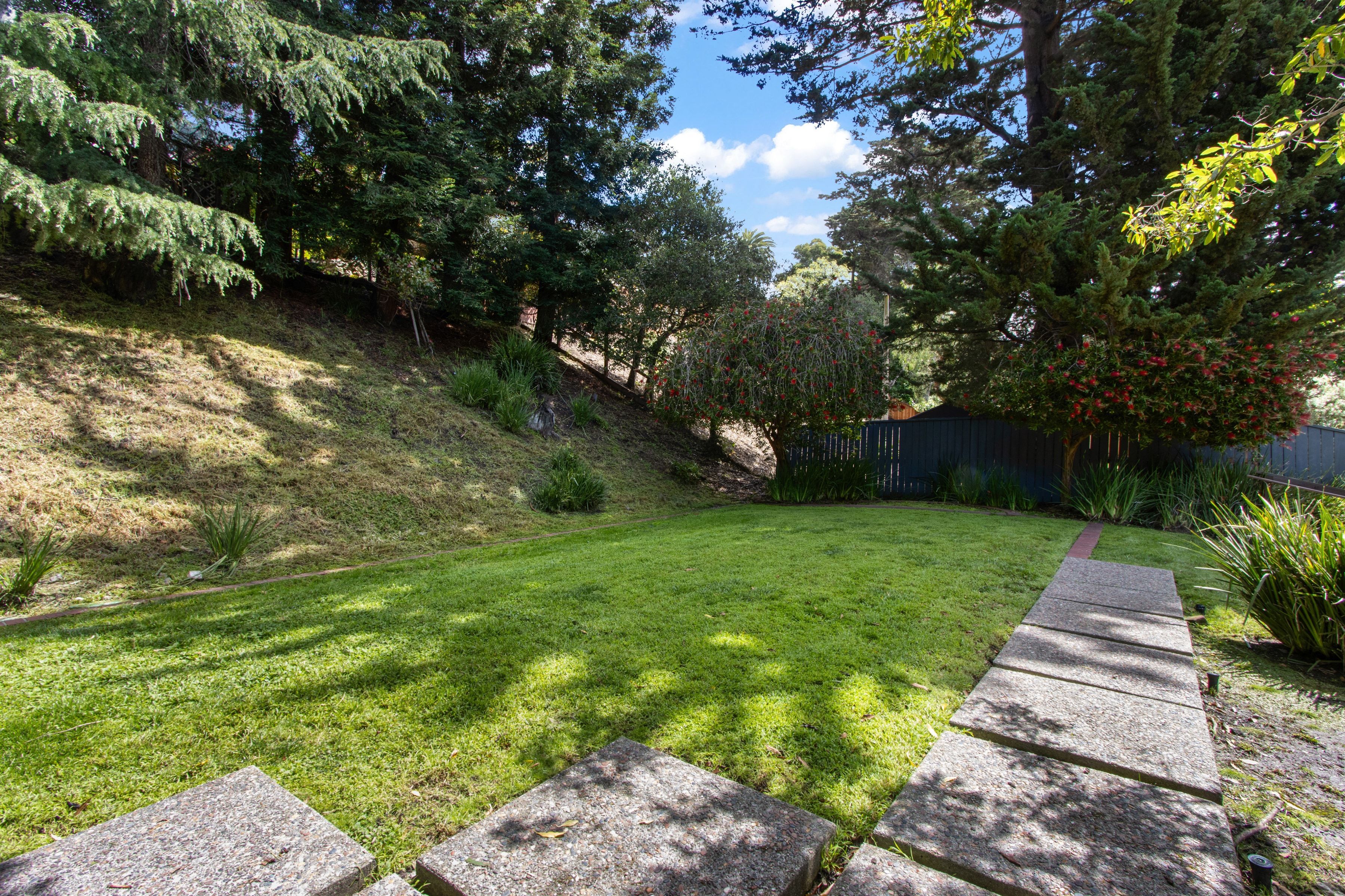  Classic Character Meets Modern Comfort in Crocker Highlands - 物件實景