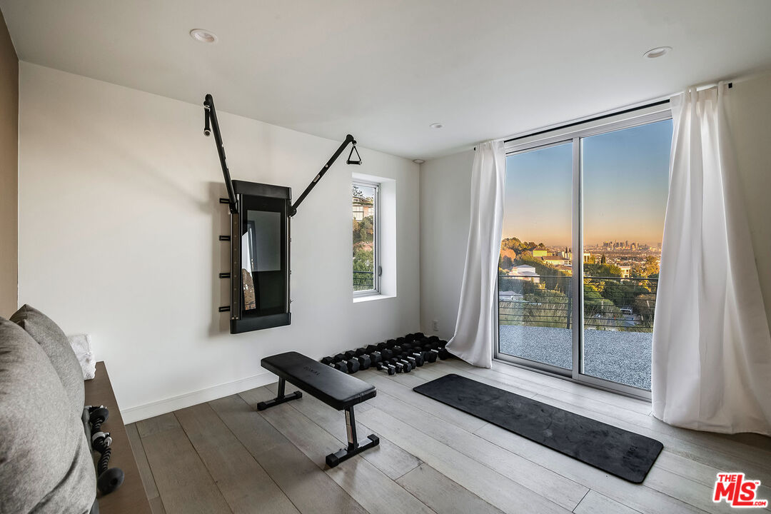 Los Angeles, California, 90069, United States, 4 Bedrooms Bedrooms, ,5 BathroomsBathrooms,Residential,For Sale,1759770