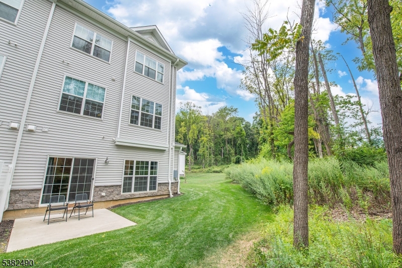 Morris Plains Boro, New Jersey, 07950, United States, 2 Bedrooms Bedrooms, ,3 BathroomsBathrooms,Residential,For Sale,1939204