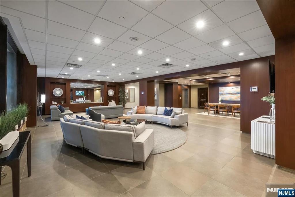 Edgewater, New Jersey, 07020, United States, 2 Bedrooms Bedrooms, ,2 BathroomsBathrooms,Residential,For Sale,1849063