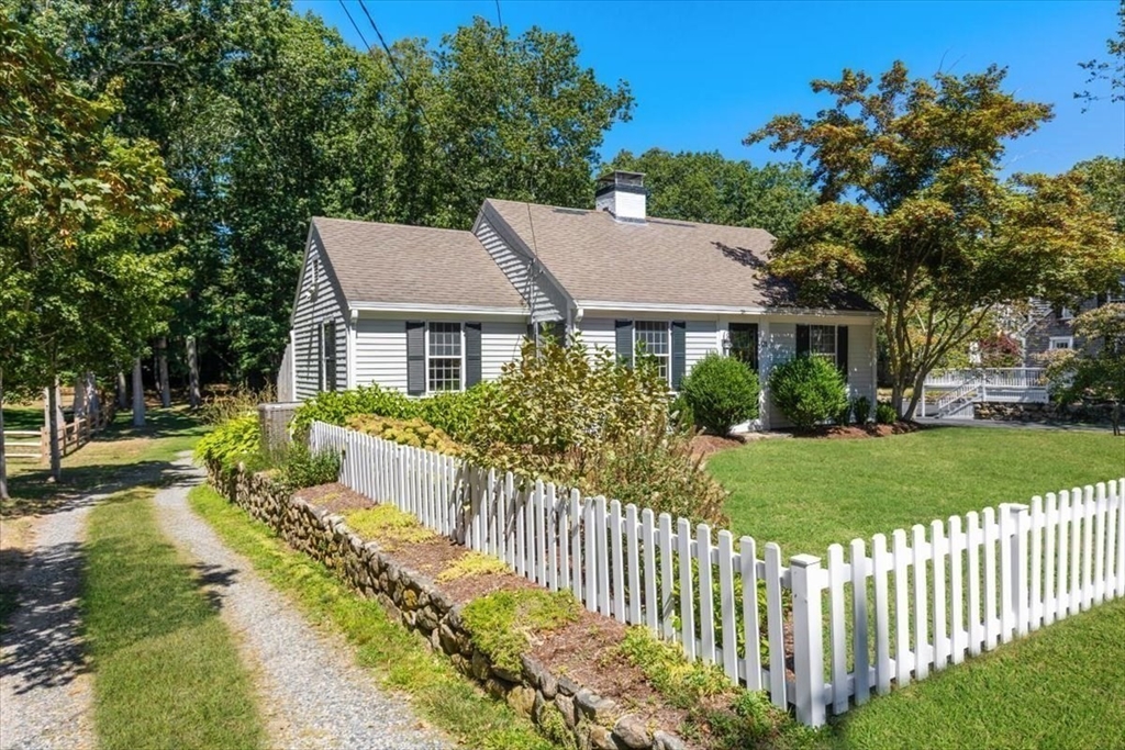 Duxbury, Massachusetts, 02332, United States, 3 Bedrooms Bedrooms, ,1 BathroomBathrooms,Residential,For Sale,1940191