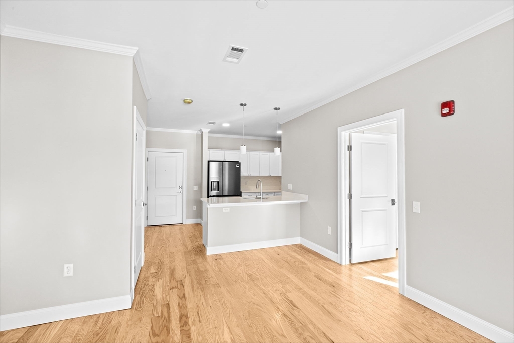 Milton, Massachusetts, 02186, United States, 2 Bedrooms Bedrooms, ,2 BathroomsBathrooms,Residential,For Sale,1906263