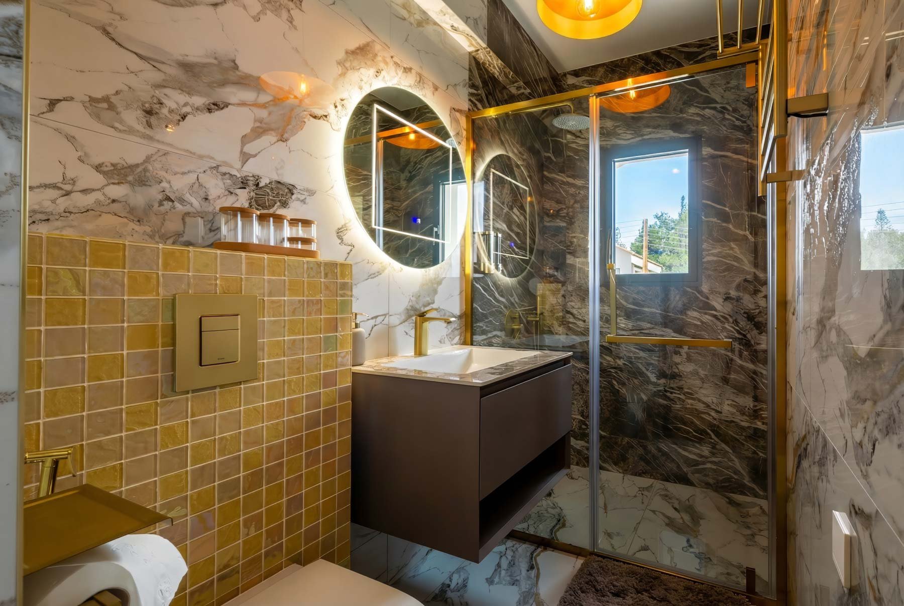  Statement Living: A Seven-Bedroom Villa with Private Pool in Limassol - 物件實景