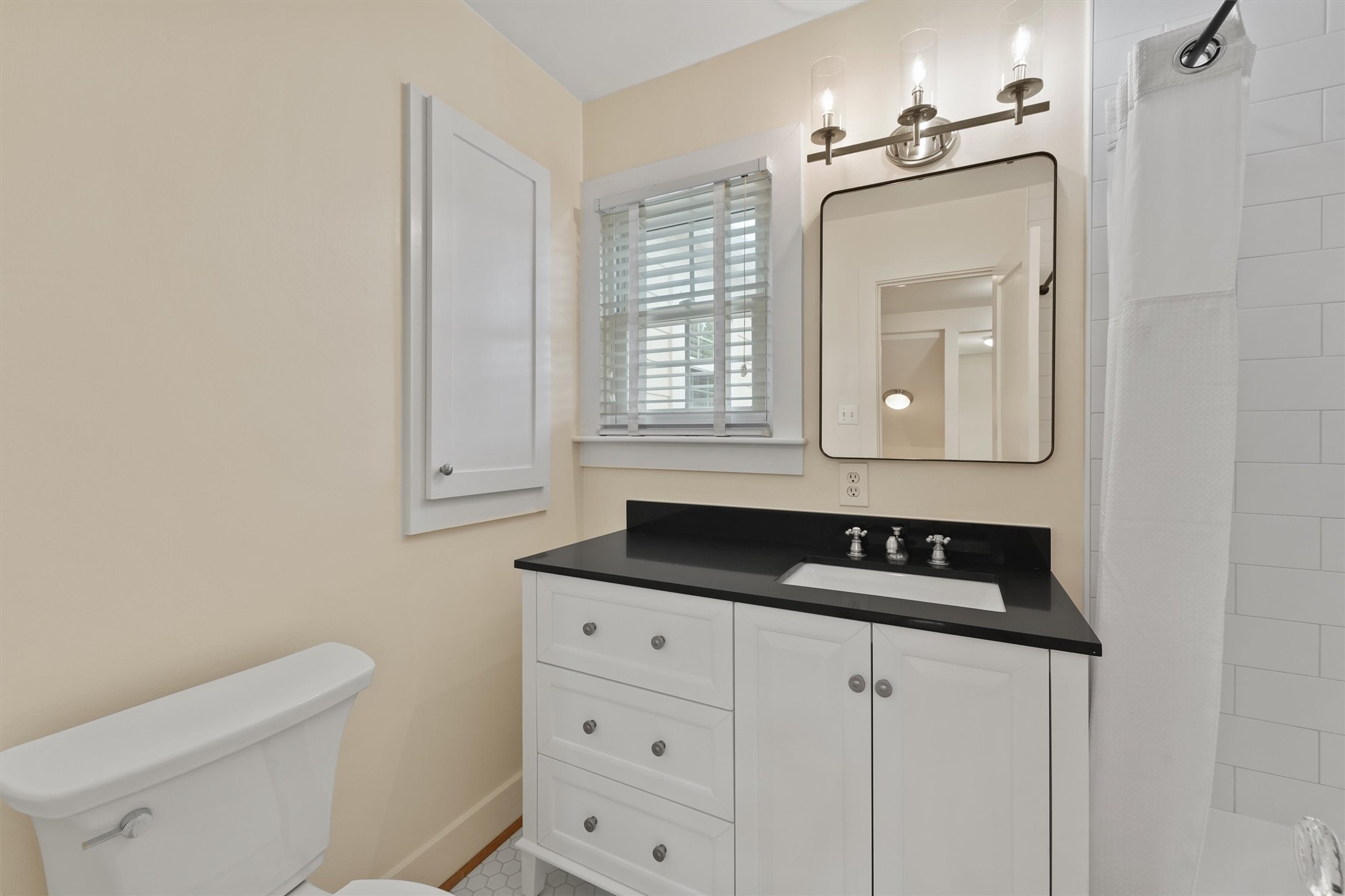Houston, Texas, 77098, United States, 4 Bedrooms Bedrooms, ,3 BathroomsBathrooms,Residential,For Sale,1849848