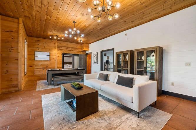 Carrollton, Georgia, 30116, United States, 5 Bedrooms Bedrooms, ,5 BathroomsBathrooms,Residential,For Sale,1803971