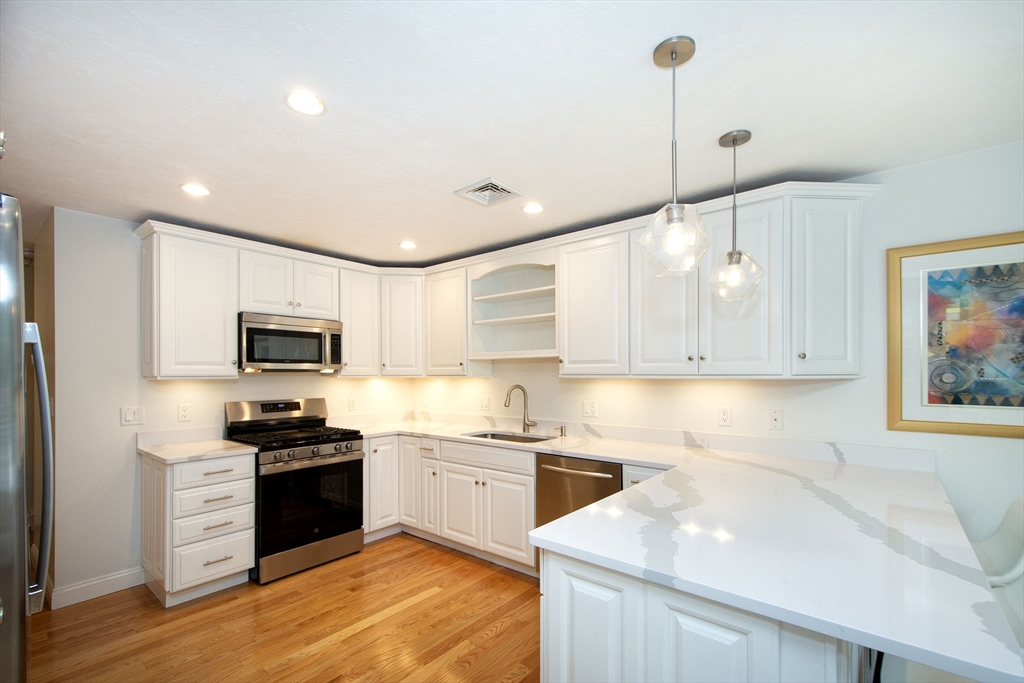 Hanover, Massachusetts, 02339, United States, 2 Bedrooms Bedrooms, ,3 BathroomsBathrooms,Residential,For Sale,1940214