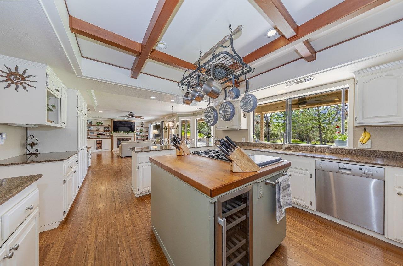 Oakhurst, California, 93644, United States, 3 Bedrooms Bedrooms, ,3 BathroomsBathrooms,Residential,For Sale,1977364