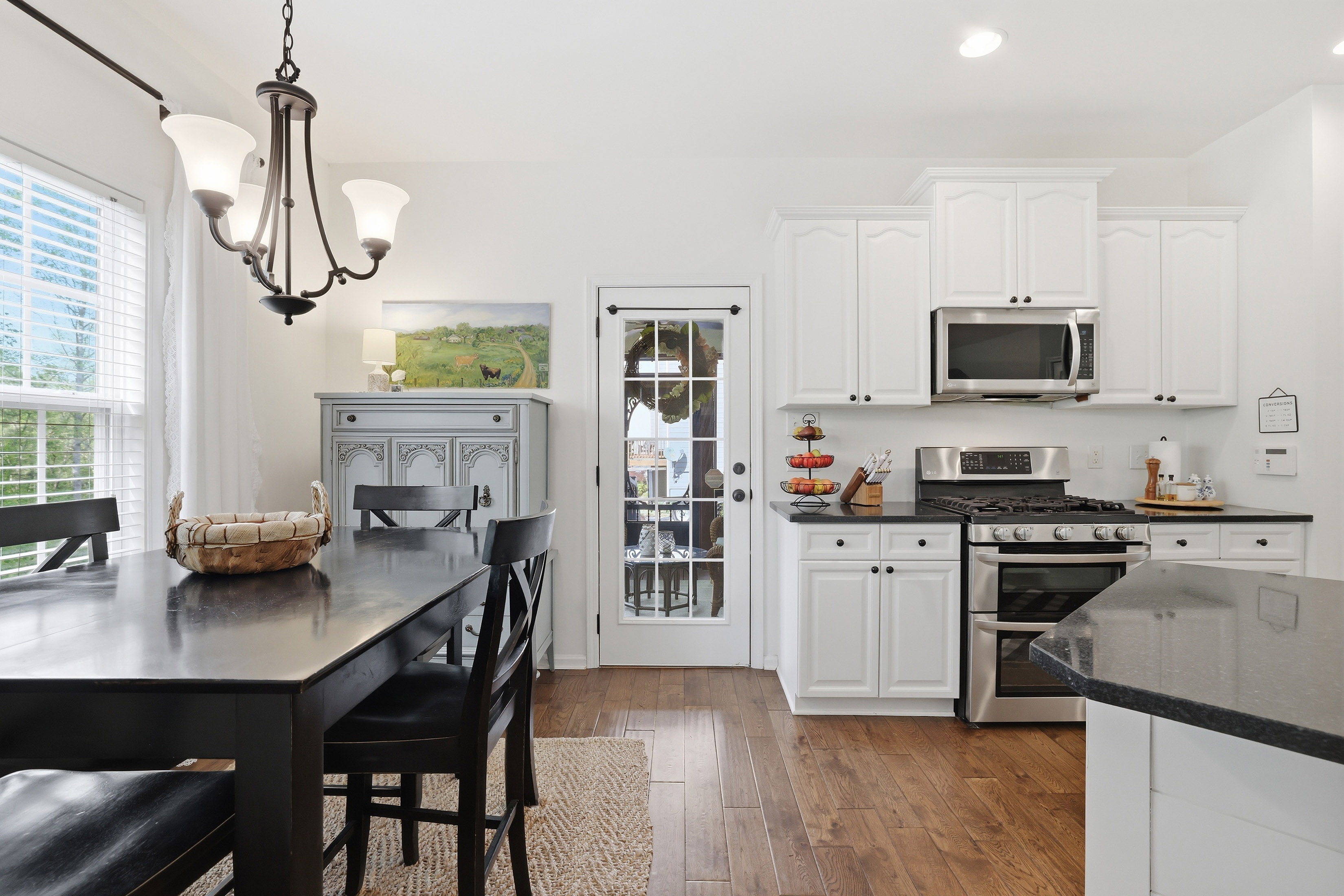  Classic Beauty in Amenity-rich Parkstone Community - 物件實景