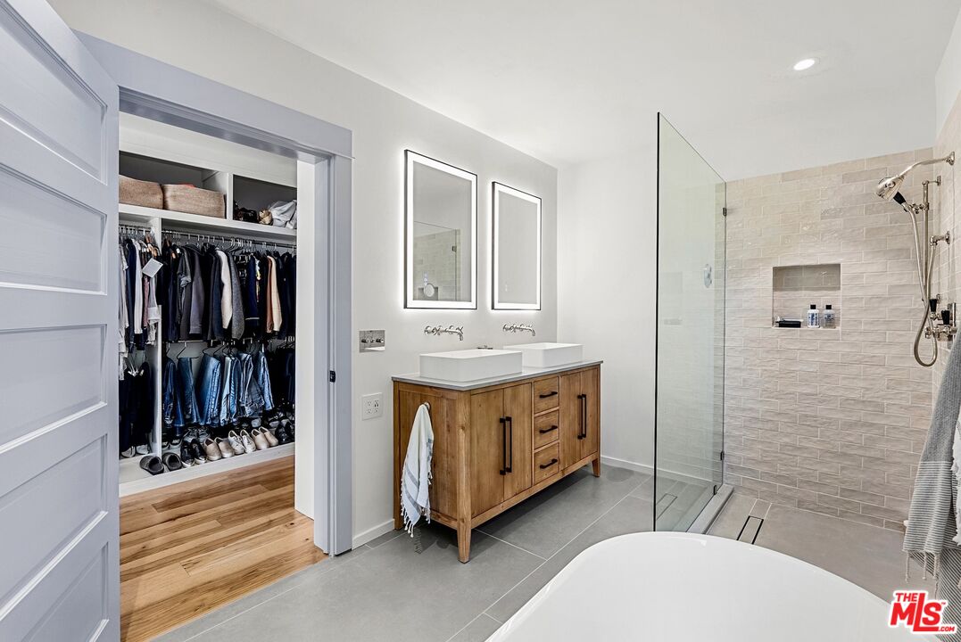 Los Angeles, California, 90068, United States, 3 Bedrooms Bedrooms, ,3 BathroomsBathrooms,Residential,For Sale,1794796
