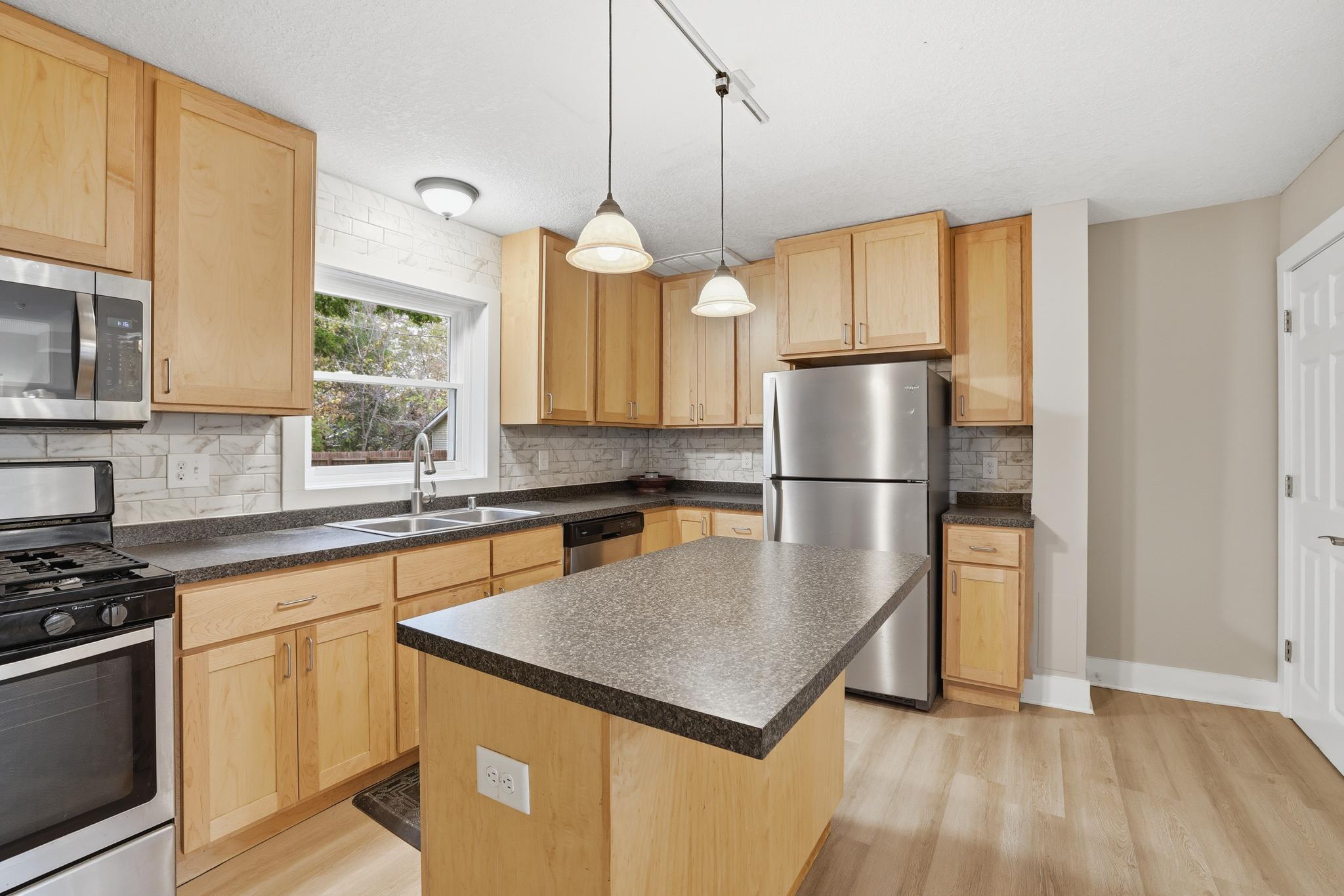 Saint Paul, Minnesota, 55102, United States, ,Residential,For Sale,1989124