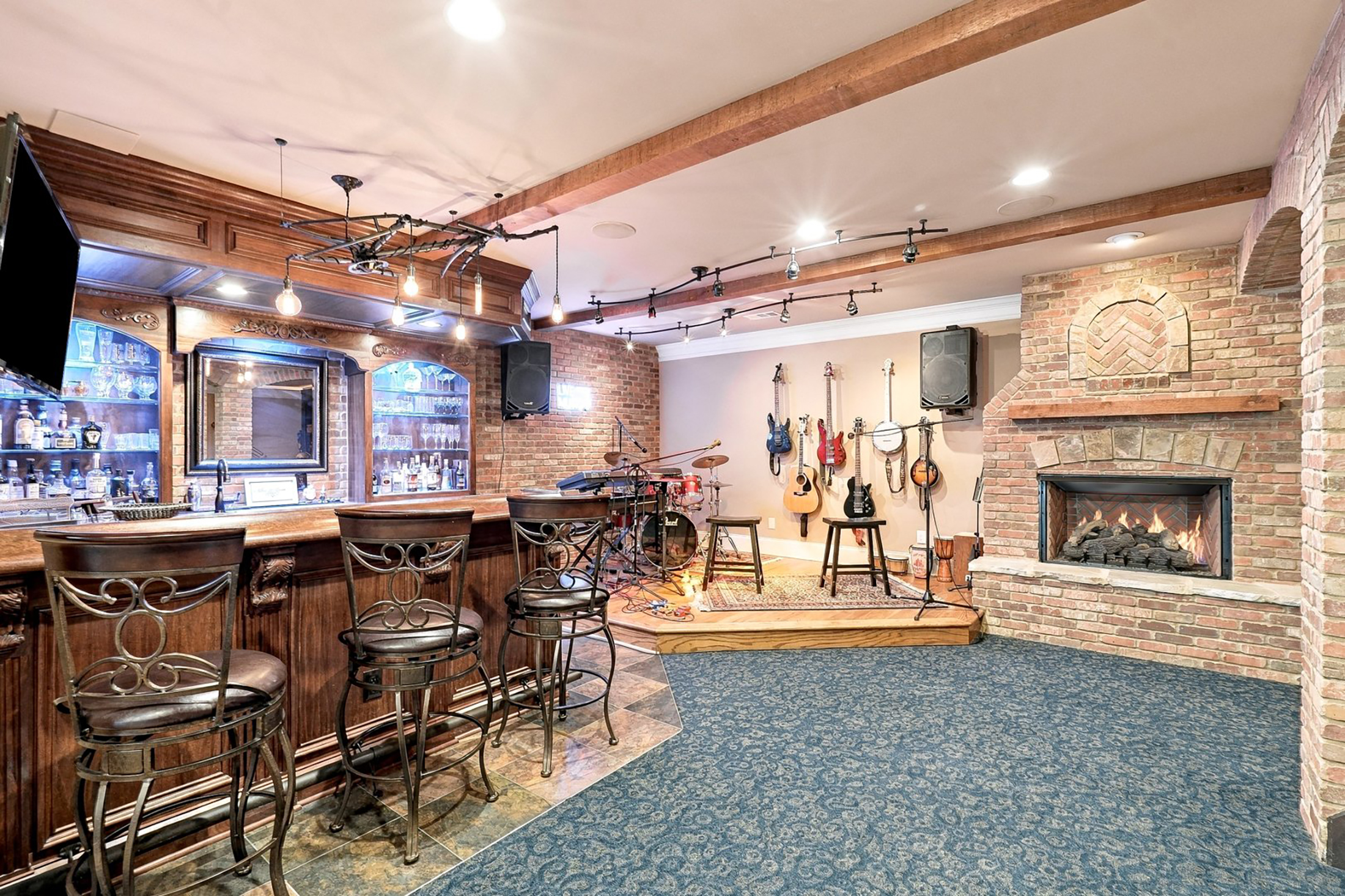  Exceptional Custom-Built Home with Theater, Full Bar and Private Gym - 物件實景