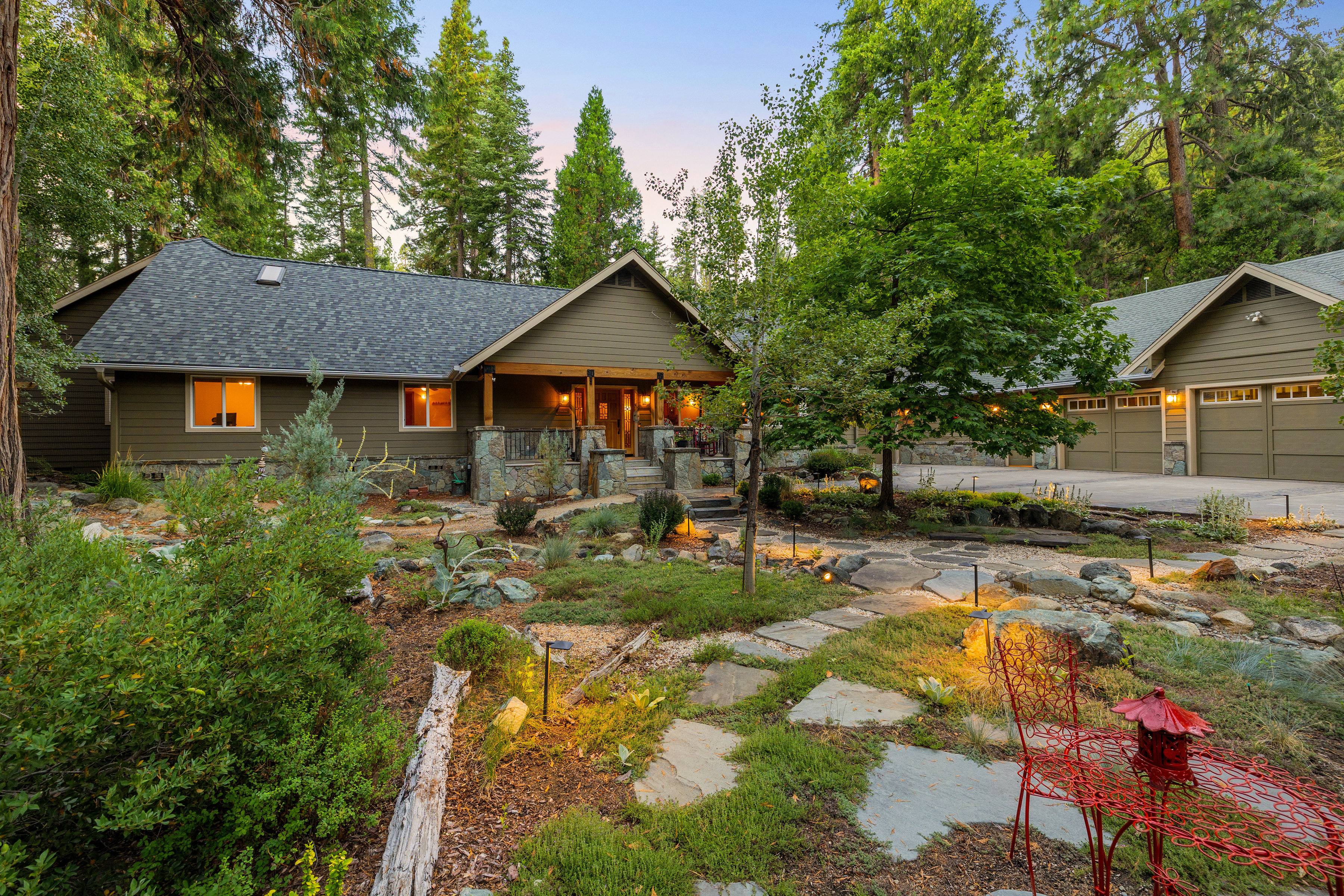  Luxury Mountain Retreat with Guest House on 1 Acre in the Heart of Graeagle - 物件實景