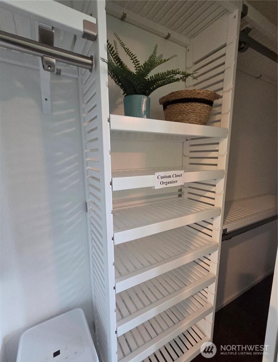 EVERETT, Washington, 98208, United States, 2 Bedrooms Bedrooms, ,3 BathroomsBathrooms,Residential,For Sale,1948588