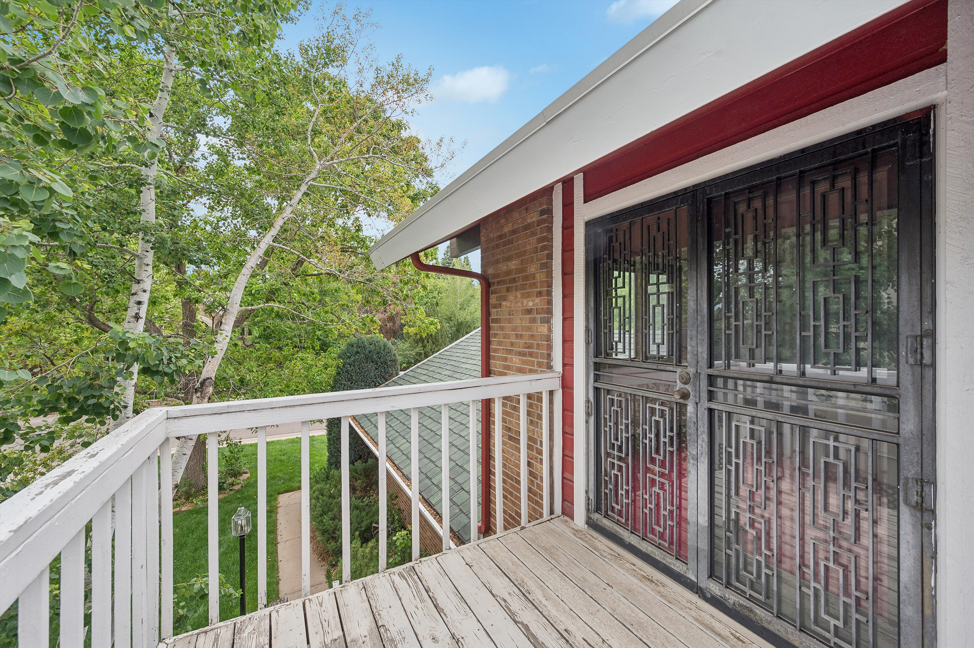  Architecturally distinctive home exudes a warm chalet and alpine feeling - 物件實景