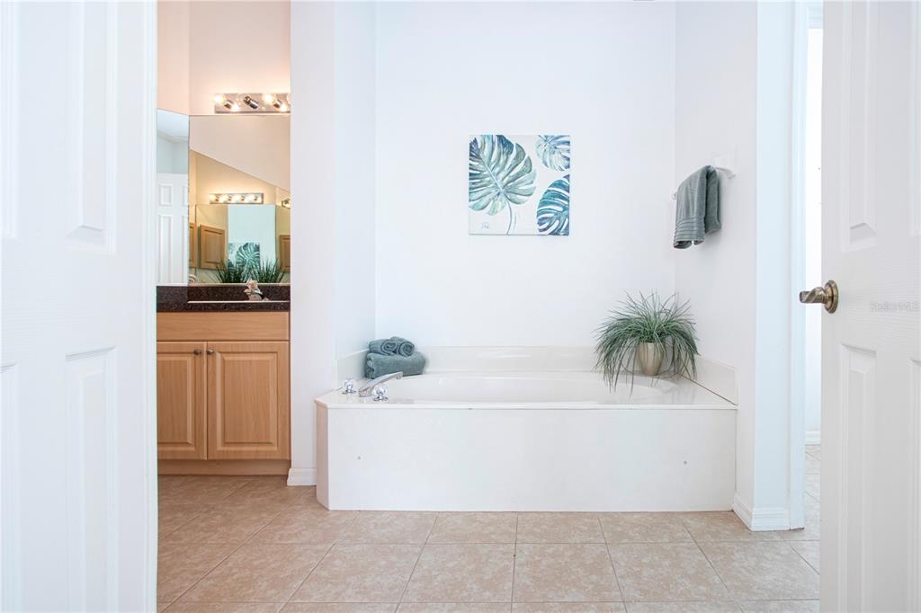 Ellenton, Florida, 34222, United States, 4 Bedrooms Bedrooms, ,3 BathroomsBathrooms,Residential,For Sale,1988008