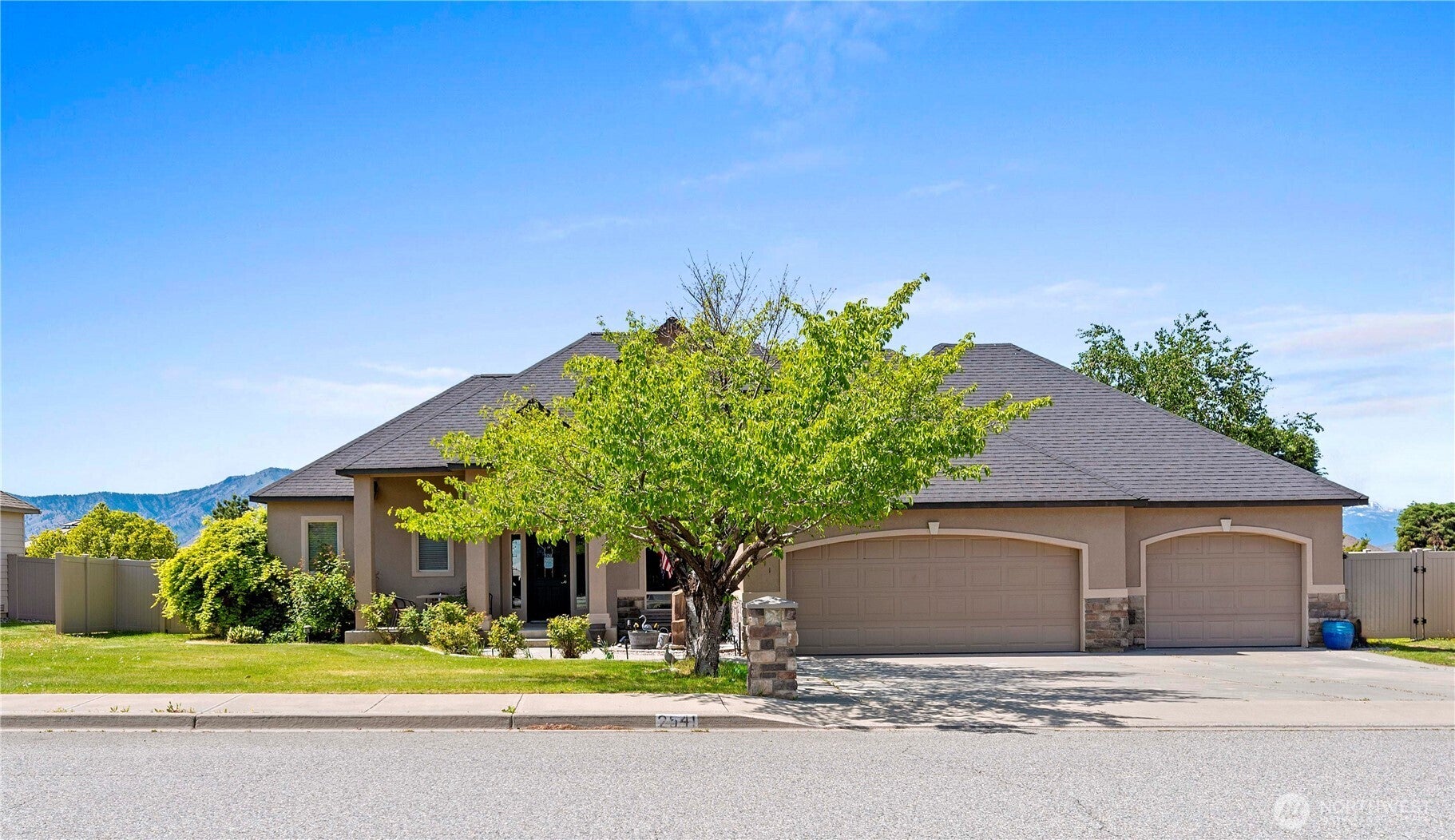 East Wenatchee, Washington, 98802, United States, 3 Bedrooms Bedrooms, ,3 BathroomsBathrooms,Residential,For Sale,1805668