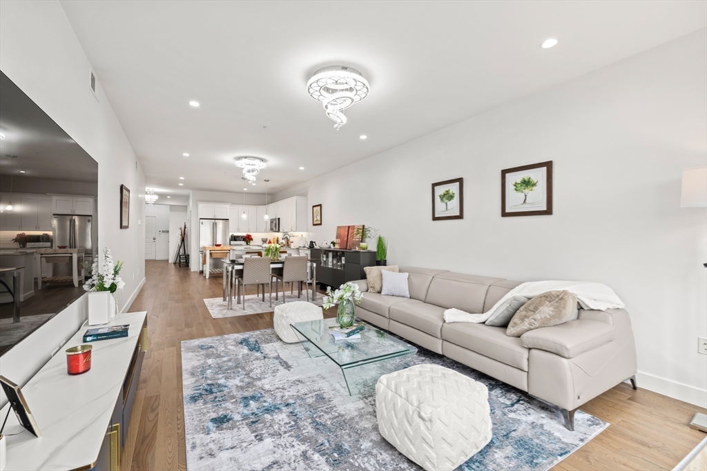 Braintree, Massachusetts, 02184, United States, 2 Bedrooms Bedrooms, ,2 BathroomsBathrooms,Residential,For Sale,2003419