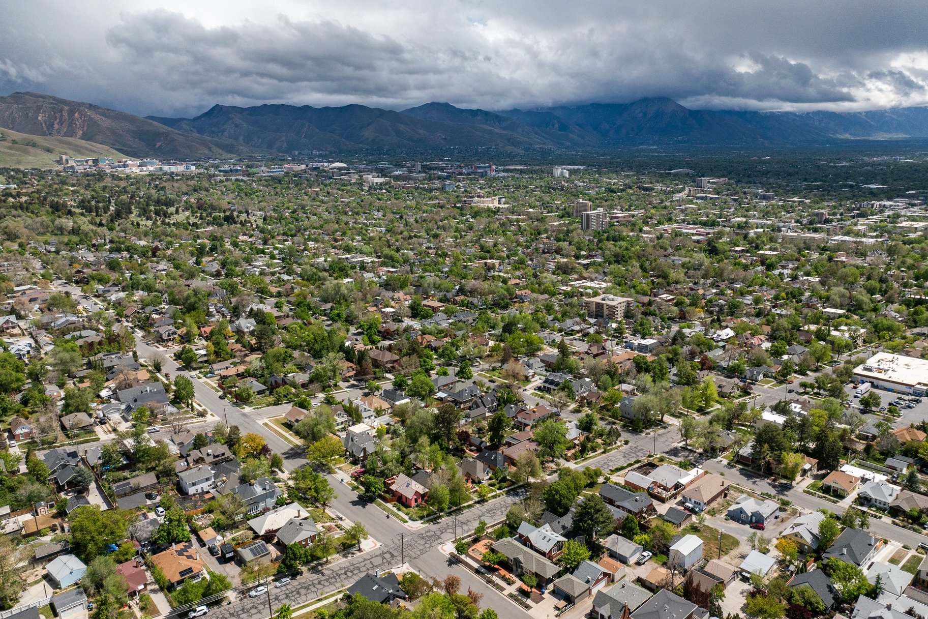 Charming Avenues Home Blending Timeless Character with Everyday Comfort - 物件實景