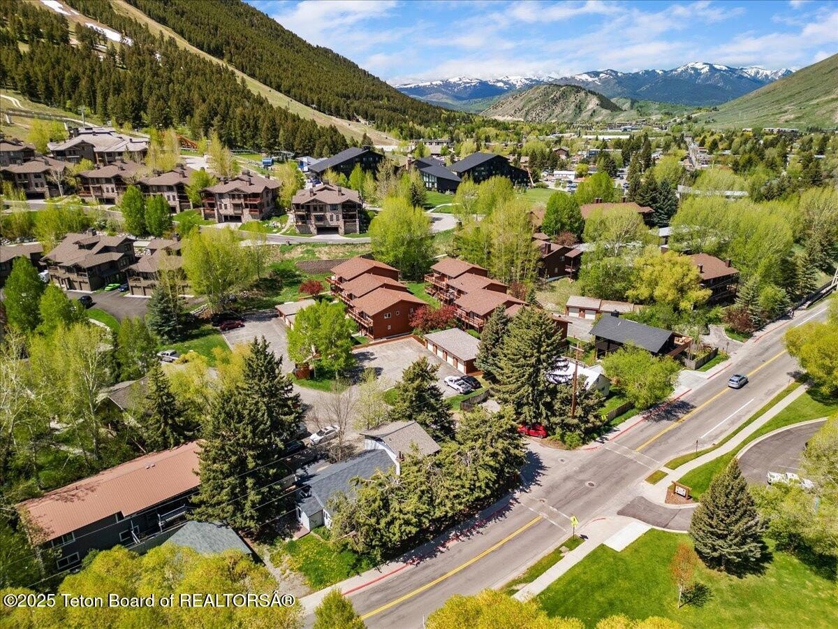 Jackson, Wyoming, 83001, United States, 3 Bedrooms Bedrooms, ,2 BathroomsBathrooms,Residential,For Sale,1979922