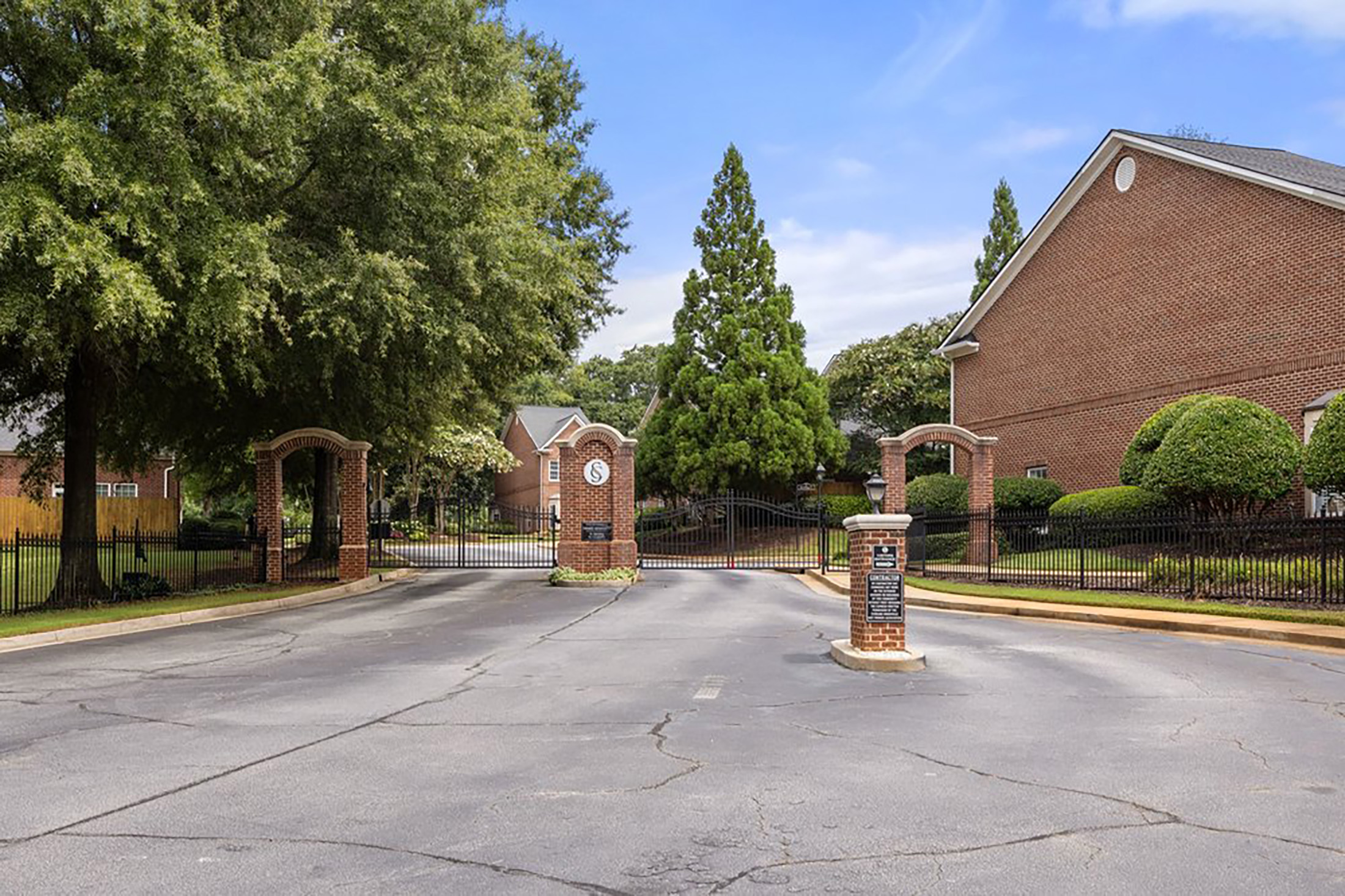  Turnkey Living in Gated Townhome Community - 物件實景