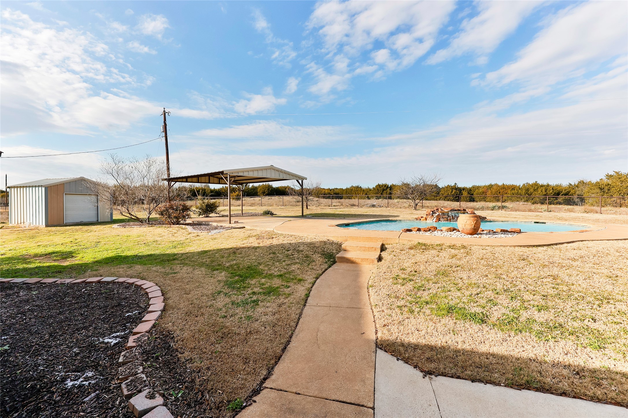 Weatherford, Texas, 76088, United States, 4 Bedrooms Bedrooms, ,3 BathroomsBathrooms,Residential,For Sale,1885521