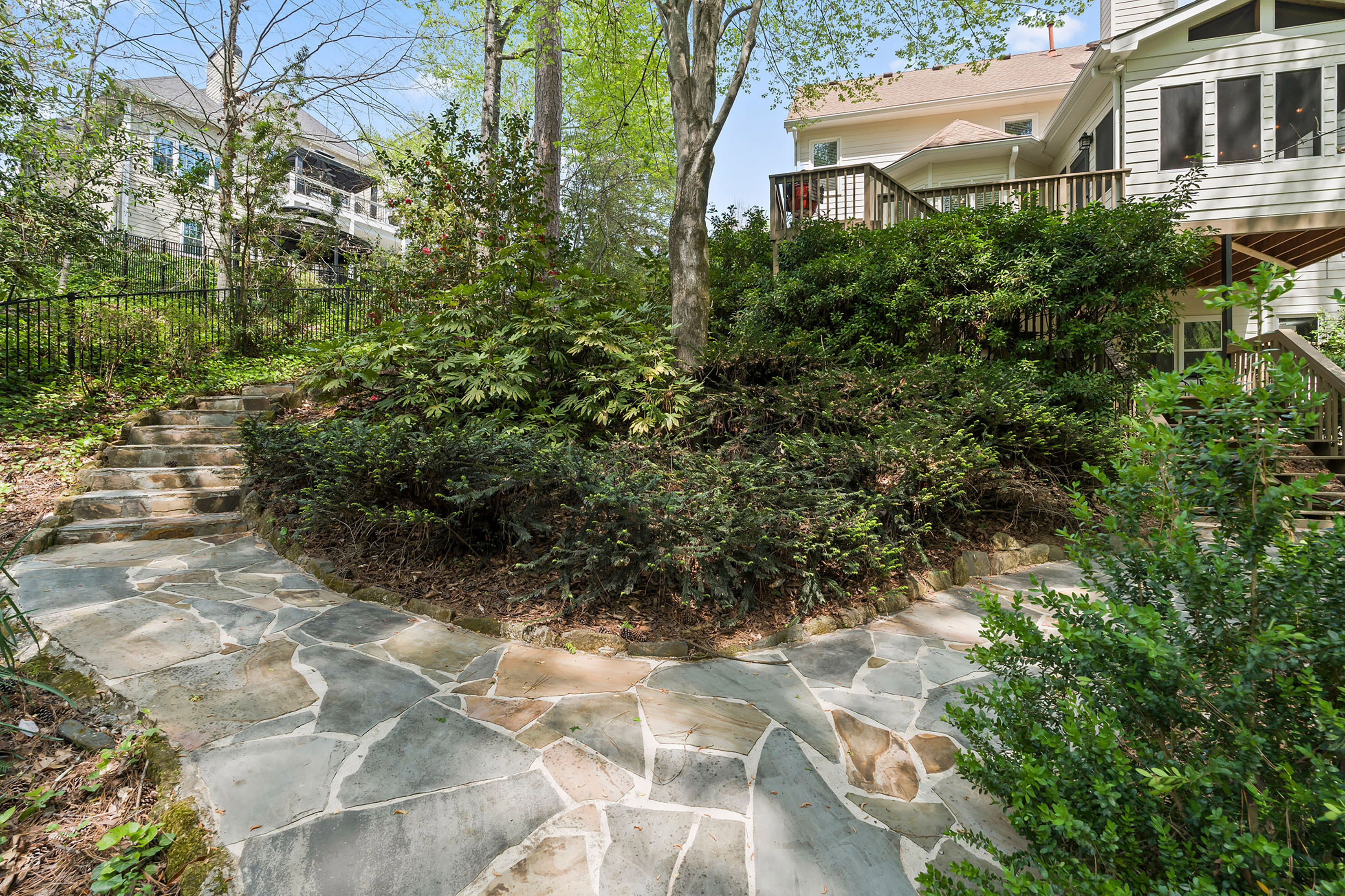  Roswell Home Blends Charm, Privacy and Location - 物件實景