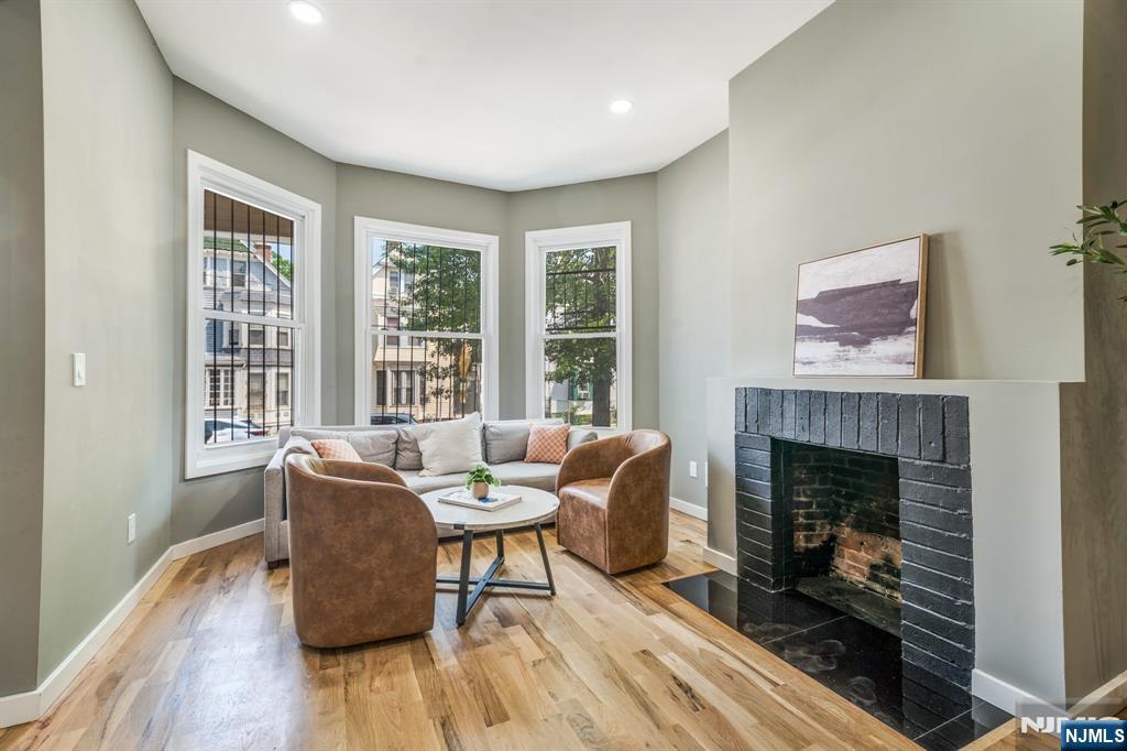 Newark, New Jersey, 07103, United States, 6 Bedrooms Bedrooms, ,3 BathroomsBathrooms,Residential,For Sale,1897498