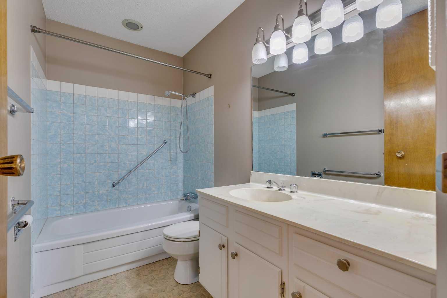 CALGARY, Alberta, T3B 2W3, CA, 7 Bedrooms Bedrooms, ,4 BathroomsBathrooms,Residential,For Sale,1988162