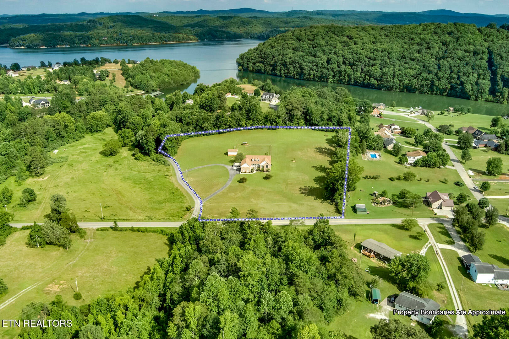 Harriman, Tennessee, 37748, United States, 3 Bedrooms Bedrooms, ,3 BathroomsBathrooms,Residential,For Sale,2011822