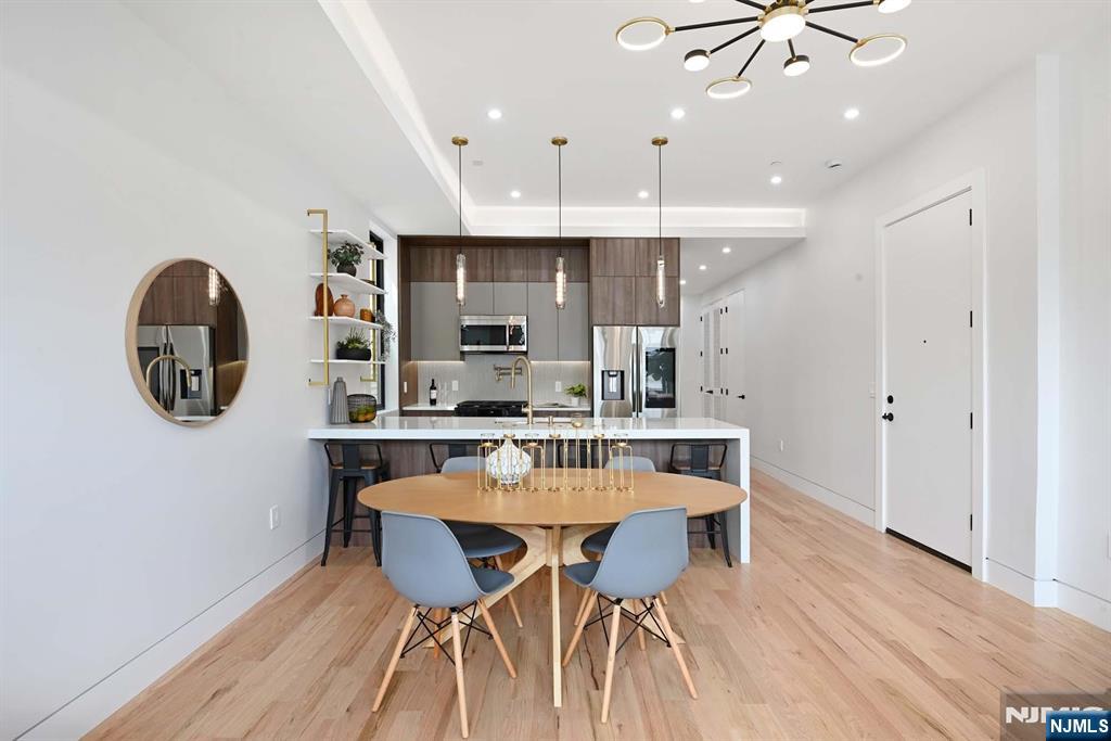 Jersey City, New Jersey, 07305, United States, 3 Bedrooms Bedrooms, ,2 BathroomsBathrooms,Residential,For Sale,1907522
