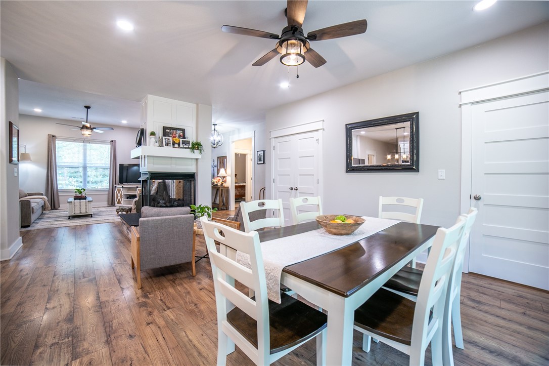 Bella Vista, Arkansas, 72714, United States, 3 Bedrooms Bedrooms, ,3 BathroomsBathrooms,Residential,For Sale,1959156