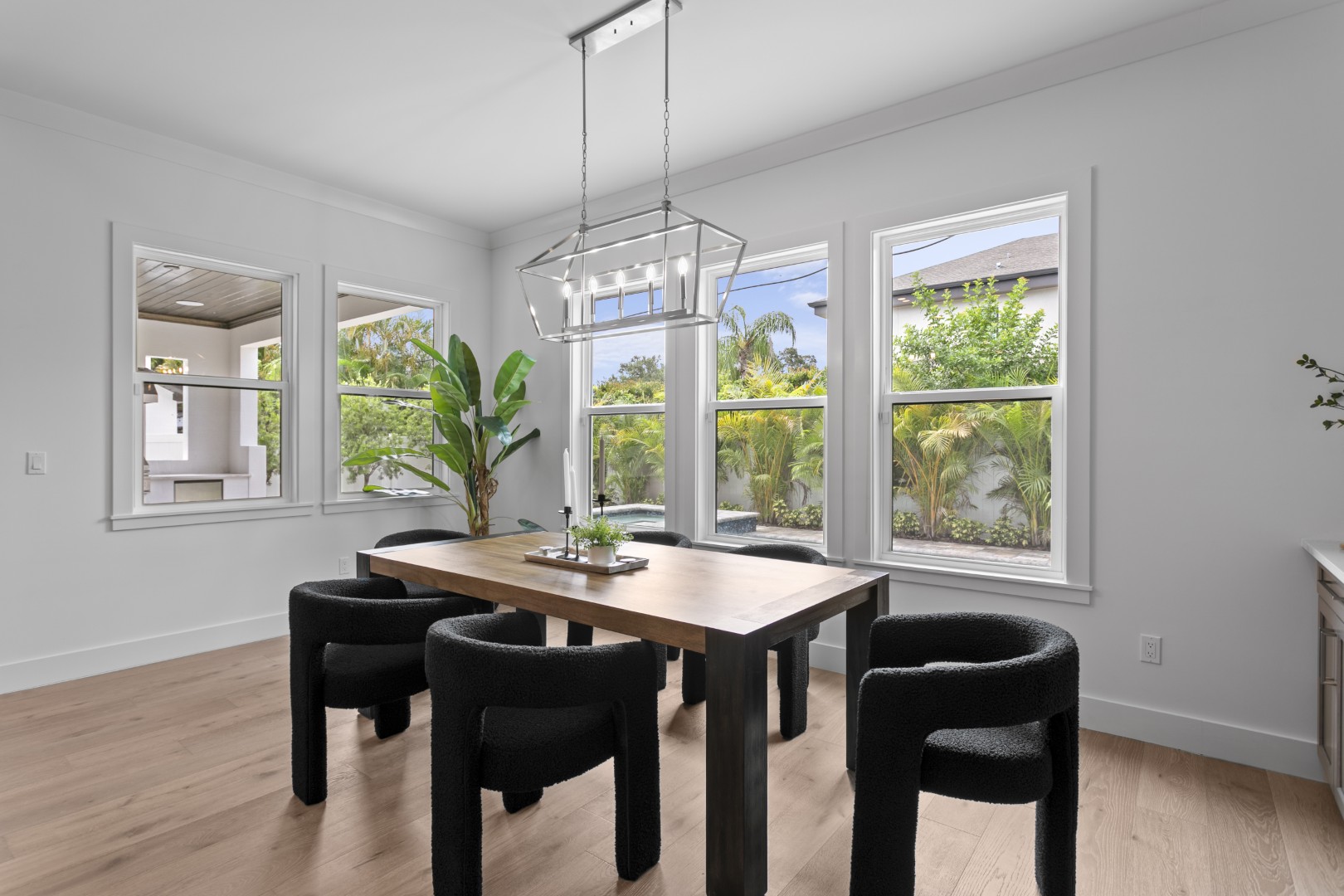 Tampa, Florida, 33611, United States, 6 Bedrooms Bedrooms, ,6 BathroomsBathrooms,Residential,For Sale,1981634