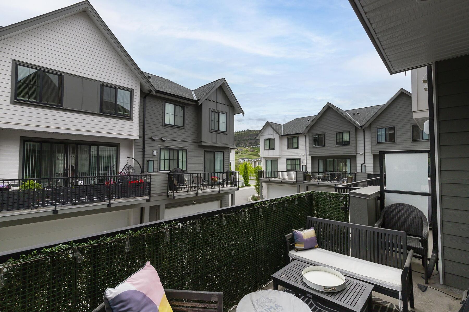  Modern Elegance in Glenmore - 物件實景