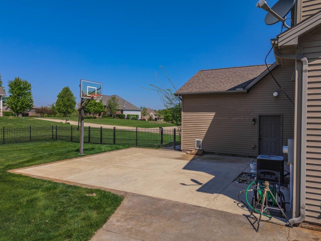 Bloomington, Illinois, 61705, United States, 5 Bedrooms Bedrooms, ,5 BathroomsBathrooms,Residential,For Sale,1817687