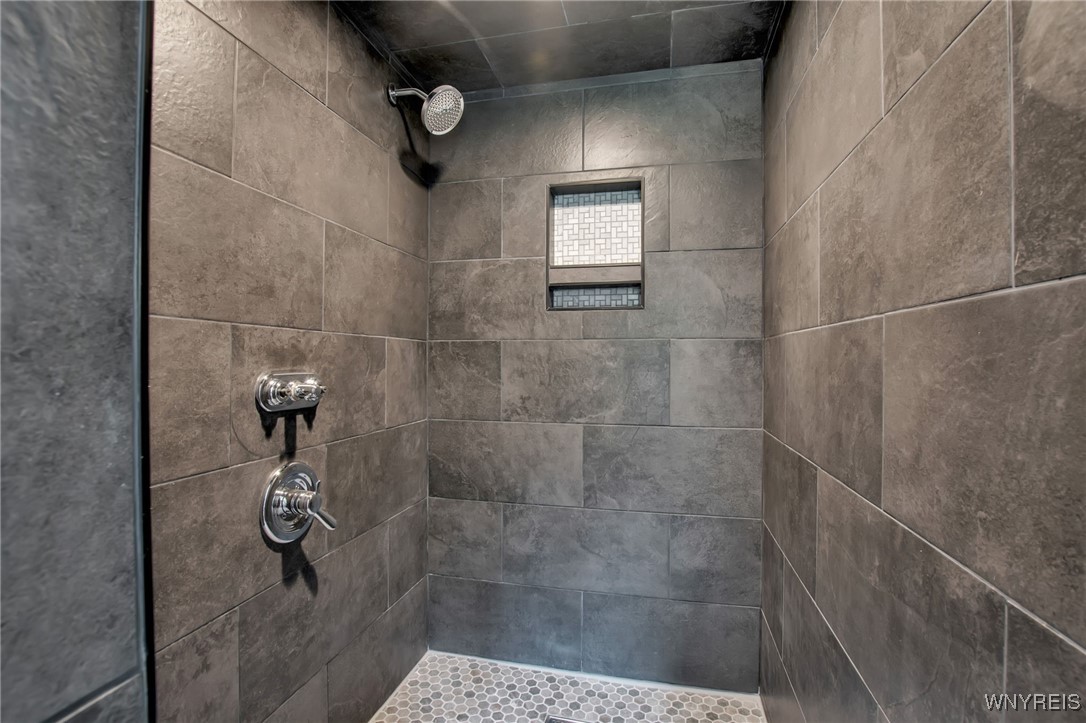 Elma, New York, 14059, United States, 7 Bedrooms Bedrooms, ,6 BathroomsBathrooms,Residential,For Sale,1935359