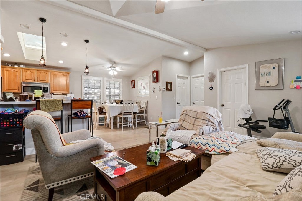 Woodland Hills, California, 91364, United States, 3 Bedrooms Bedrooms, ,2 BathroomsBathrooms,Residential,For Sale,1895841